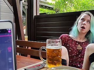 Op afstand orgasme Controle van mijn stiefzuster with pub!