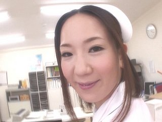 Jururawat Jepun yang cantik mendapat lady-love keras oleh doktor