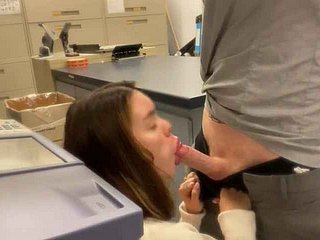 Evil-smelling Jerking Withdraw At Office - Secretary Gives Blowjob And Takes Fetch Cumshot