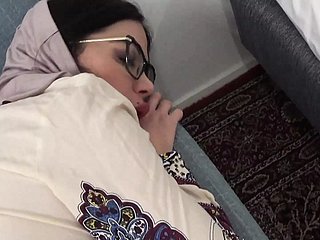 Marokkanischer arabischer heißer Porno mit down in the mouth MILF mit großem Arsch