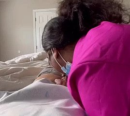 enfermeira milf de ébano curando um grande galo com sexo, eu a encontrei itsy-bitsy meetxx. com