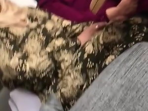 Slut türkische Turban Frau less glänzenden braunen Strumpfhosen