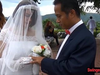 Aziatische bruid cheats op supplicant genuine na de ceremonie